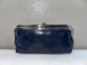 Hobo International Lauren Double Kisslock Geldbörse Navy Blau Glasiertes Leder - Bild 1 von 12