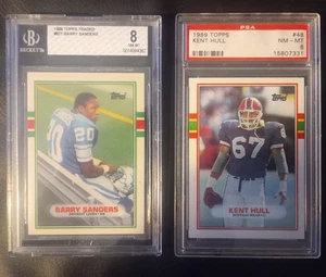 1989 Topps graded NFL rookie two card lot - Barry Sanders HOF/Kent Hull - Bild 1 von 2