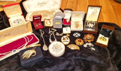 Bundle Of Good Quality Vintage Costume Jewellery (013/12) - Image 1 of 4