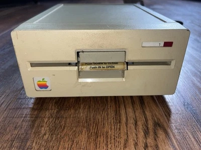 Apple External Disk Drive 5.25” A9M0107 FOR PARTS REPAIR UNTESTED - Image 1 of 4