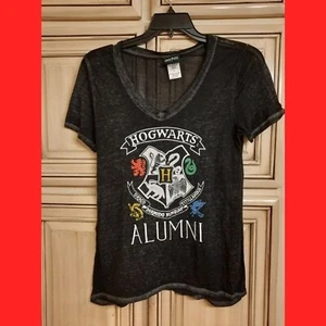 Harry Potter Hogwarts Alumni V Neck TShirt - Medium - Picture 1 of 3
