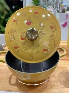 Le Creuset Winnie the Pooh Marmit Quince Amarillo 2.6L Disney Artículo agotado sin usar - Imagen 1 de 7