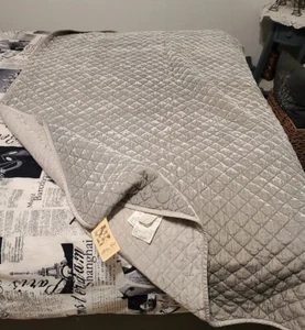 Bella Notte Bettwäsche, Seide Samt gesteppt großer Überwurf, Farbe Sterling, 47" x 72" - Bild 1 von 5