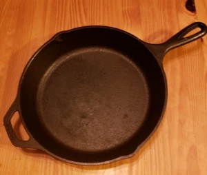 Lodge 8SK 10,25 Zoll Gusseisen Pfanne - schwarz - Bild 1 von 5