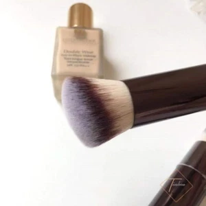 HOURGLASS Vanish Seamless Finish liquid Foundation Brush bb cream Slope brush