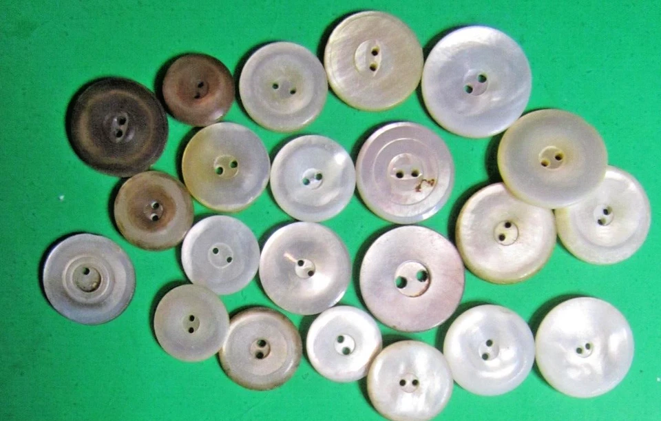 (20) ANTIQUE VINTAGE 1/2"-3/4" GRAY/WHITE PEARL SHELL 2-HOLE CRAFT BUTTONS 6/50 - Image 1 of 2