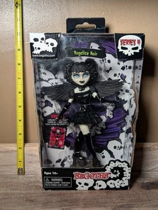 Bambola Bleeding Edge BeGoths ANGELICA NOIR 2005 serie 4 figure gotiche nuova scatola aperta  - Foto 1 di 8