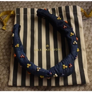 Diadema Lele Sadoughi flor cactus nudo con cuentas denim oscuro terrazo - Imagen 1 de 5