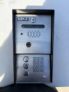 Sistema de control de entrada y acceso telefónico comercial Doorking 1802-90 usado - Imagen 1 de 4