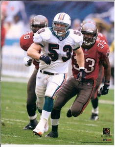 Larry Izzo Unsigned 8 X 10 PHOTO Miami Dolphins - Picture 1 of 1