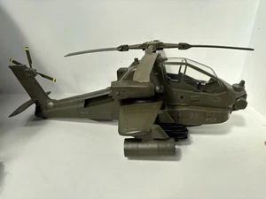 HM Armed Forces Apache Angriffshubschrauber großes grünes Militärfahrzeug - Bild 1 von 24