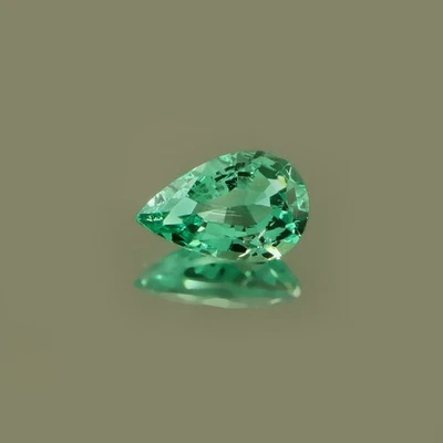 Lab Grown Colombian Hydrothermal Emerald Loose Gemstone Pear Cut 0.75 CT - Image 1 of 4