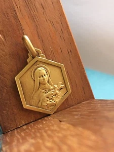 Ancienne Médaille Religieuse Pendentif Sainte Vierge Marie Plaqué Or - Picture 1 of 2