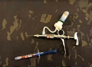 Resident Evil Umbrella Corporation Cosplay Prop T-Virus Syringe Model Collection - Picture 1 of 11