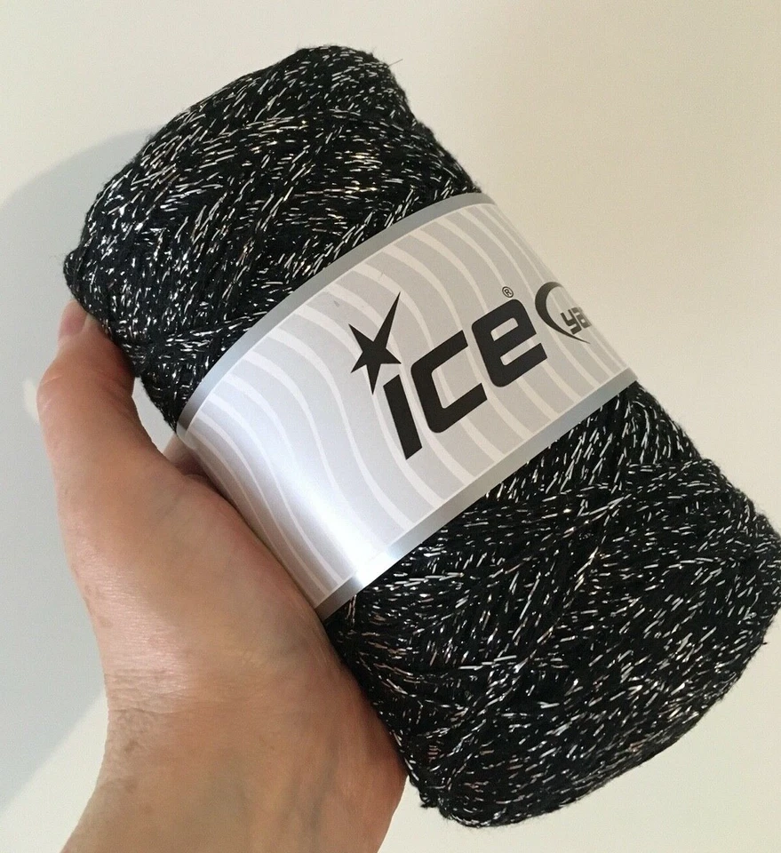 Macramé Algodón Brillo Negro Plata - Ice 60133 Worsted 8.8 OZ (250gr) 328 Yardas Foto 1 de 4