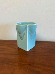 Vintage Trenton Potteries Company - Mint Blue Ceramic Vase - Picture 1 of 8