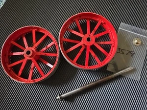 Mamod TE1A Original Rear Wheels with Axle and Caps. - Picture 1 of 11