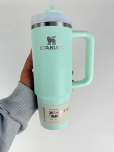 Stanley Tumbler Clean Slate Mint FlowState Quencher H2.0 30oz (Neu--in der Hand)  - Bild 1 von 8