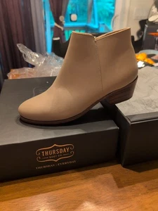THURSDAY BOOT COMPANY cremefarbene Lederstiefeletten mit klobigem Absatz Größe 8,5 passt 7,5 atemberaubend - Bild 1 von 7