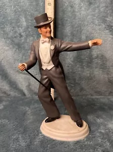 Figura de porcelana 1984 Avon Images of Hollywood: Fred Astaire como Josh Barkley - Imagen 1 de 6