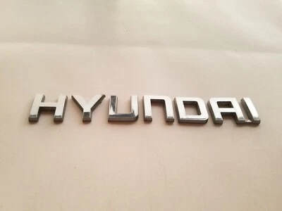 07 08 09 10 HYUNDAI ENTOURAGE PUERTA TRASERA CROMO EMBLEMA LOGOTIPO INSIGNIA OEM (2010) Foto 1 de 3