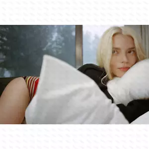 Anya Taylor Joy Photo 4x6 - Picture 1 of 7