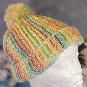 Gorro de invierno para adultos apagado con pompón • ganchillo hecho a mano • colores pastel - Imagen 1 de 10