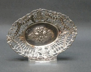 kleine Silberschale, Durchbruchkorb, Blumenbouquet, Silber geprüft,94,0 g. - Picture 1 of 9