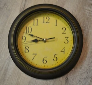 Plastic Movebest Analog Wall Clock 6" Face - Picture 1 of 7