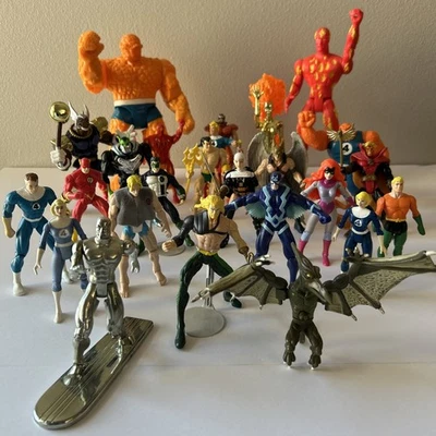 Huge Mixed Lot of 25 Vintage 90s Action Figures Marvel DC Comics Toybiz - Image 1 of 4