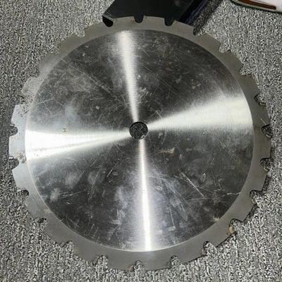 Hoja de sierra de 14”x24”/10 mm para cortar clavos.  Foto 1 de 4