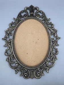 Cornice portafoto vintage decorata ovale in metallo tono ottone - Foto 1 di 7