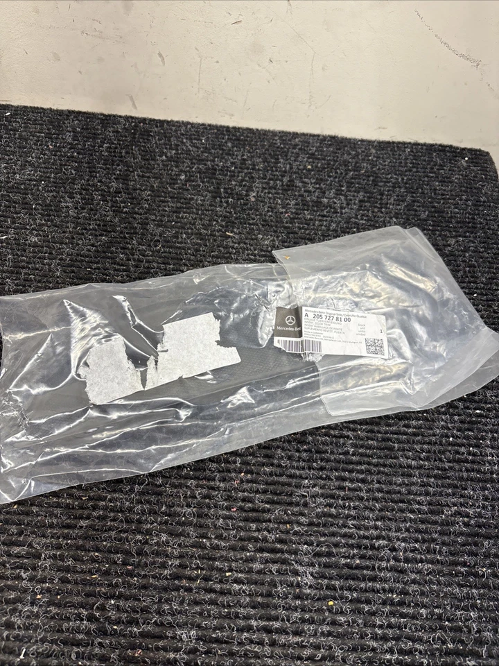 2016-2021 MERCEDES-BENZ C63 AMG W205 4.0L - Front LEFT DOOR Panel Storage Insert - Image 1 of 3