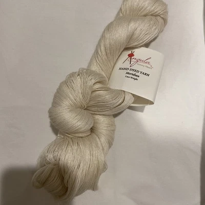 Anzula меридиан вручную окрашенный - 1 hank - 114g - Au натуральный - Tencel/альпака/нейлон - Изображение 1 из 4