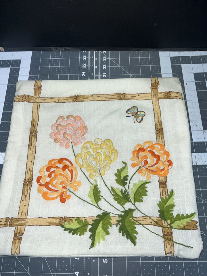 Bucilla Needlecraft Nuevo en Paquete Bambú Crisantemos Almohada Kit Artesanal 2476 ¡Completado! Foto 1 de 3