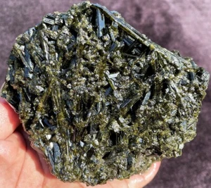 992g ¡GUAU! Muestras minerales de cristal Schorl/turmalina verde natural crudo ia7884 - Imagen 1 de 12