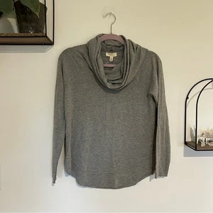 NUEVO CON ETIQUETAS Camisa Cupio Gris Manga Larga Ligera Cuello Capucha Talla Pequeña - Imagen 1 de 5