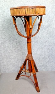 Mesa auxiliar redonda vintage con soporte para plantas de tortuga ratán bambú quemado Brentwood - Imagen 1 de 14