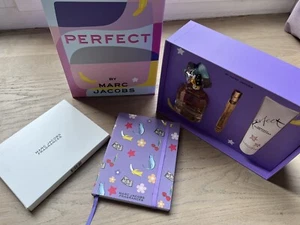 Marc Jacobs PERFECT Set Parfüm 100 Ml Bodylotion Travel Spray Neu Notizbuch OVP - Bild 1 von 10