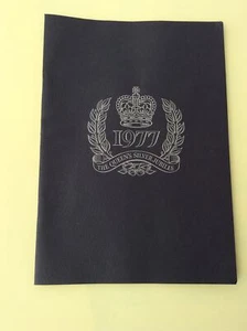 Vtg Queens Silver Jubilee Stamp Album Complete 1977 Wallets Dust Cover - Picture 1 of 10
