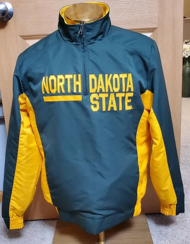 NDSU North Dakota State University Bison Champion Men's Medium 1/4 Zip Jacket Cover