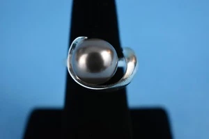 "Nessia" Gray Pearl Statement Ring by AVON - Size 6 - NEW - NO Box - Silvertone - Picture 1 of 3