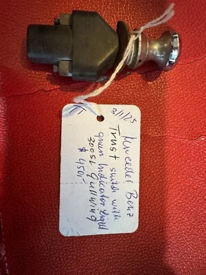 梅赛德斯奔驰 Trust 开关带绿色指示灯 300 SL Gullwing — 第 1/2 张图片