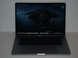 ¡¡CARGADO!! Apple MacBook Pro Retina 15" QuadCore i7 + TouchBar + 2024 OS + ¡EXTRAS! - Imagen 1 de 10