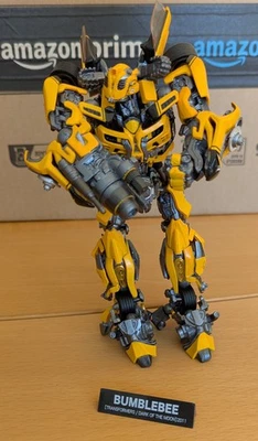 KAIYODO Sci-Fi Revoltech Transformers Bumblebee Figure No.038 - Bild 1 von 4