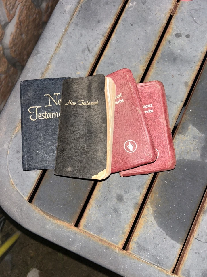 mini bibles 1946 (4)  - Image 1 of 1