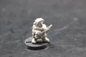 Warhammer 40k Rogue Trader Squats Las Pistol 3 Iron Claw 2nd Release Metal - Picture 1 of 2