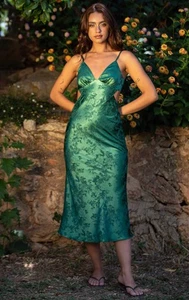 SheOdessa Damen grünes Midikleid V-Ausschnitt Satin UVP 85£ - Bild 1 von 19