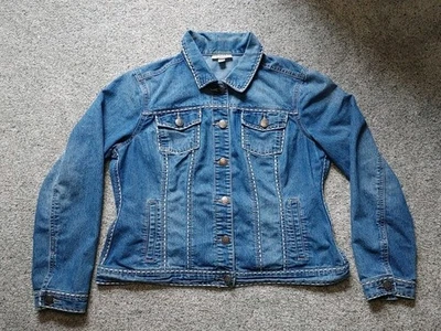 Chaqueta vaquera Dressbarn para mujer talla grande blanca costuras elásticas camionero Foto 1 de 4