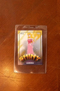 2025 Topps Disney Wonder Aurora Shiny Insert #S-4 Dornröschen - Bild 1 von 2